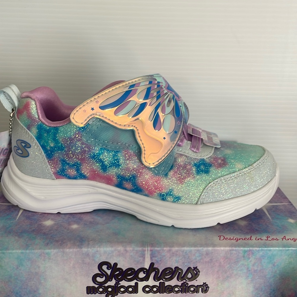 Sketchers Colorful Kids Shoes with Wings
Size 1
New with box